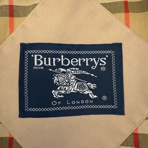 Vintage Burberry Trench Coat with Removable Wool Liner and Classic Check Lining - Picture 4 of 16